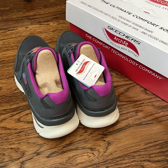 NWT Skechers ArchFit Shoes - Picture 5 of 6